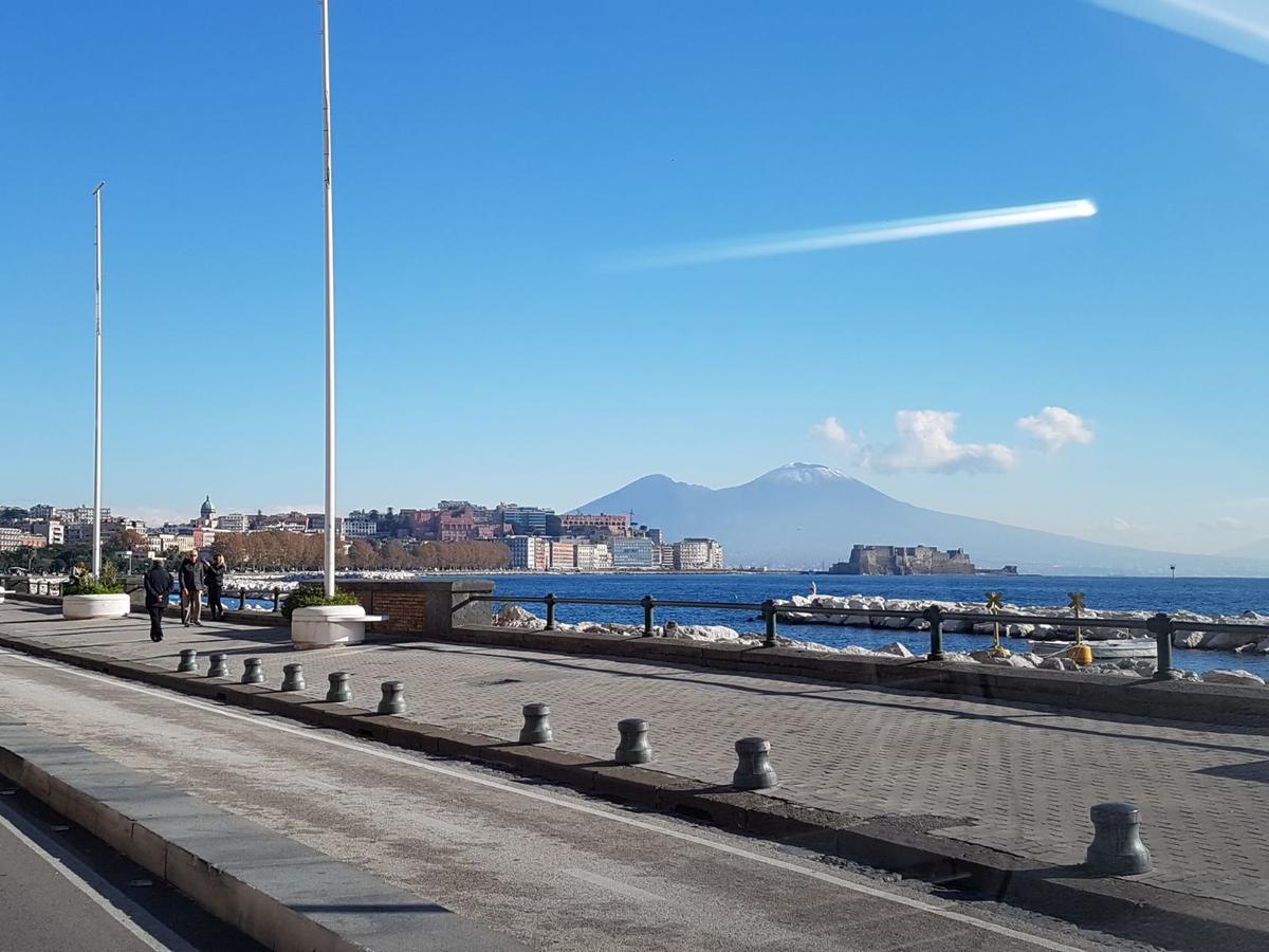 Napoli Lungomare Caracciolo Mon Amour Exterior photo