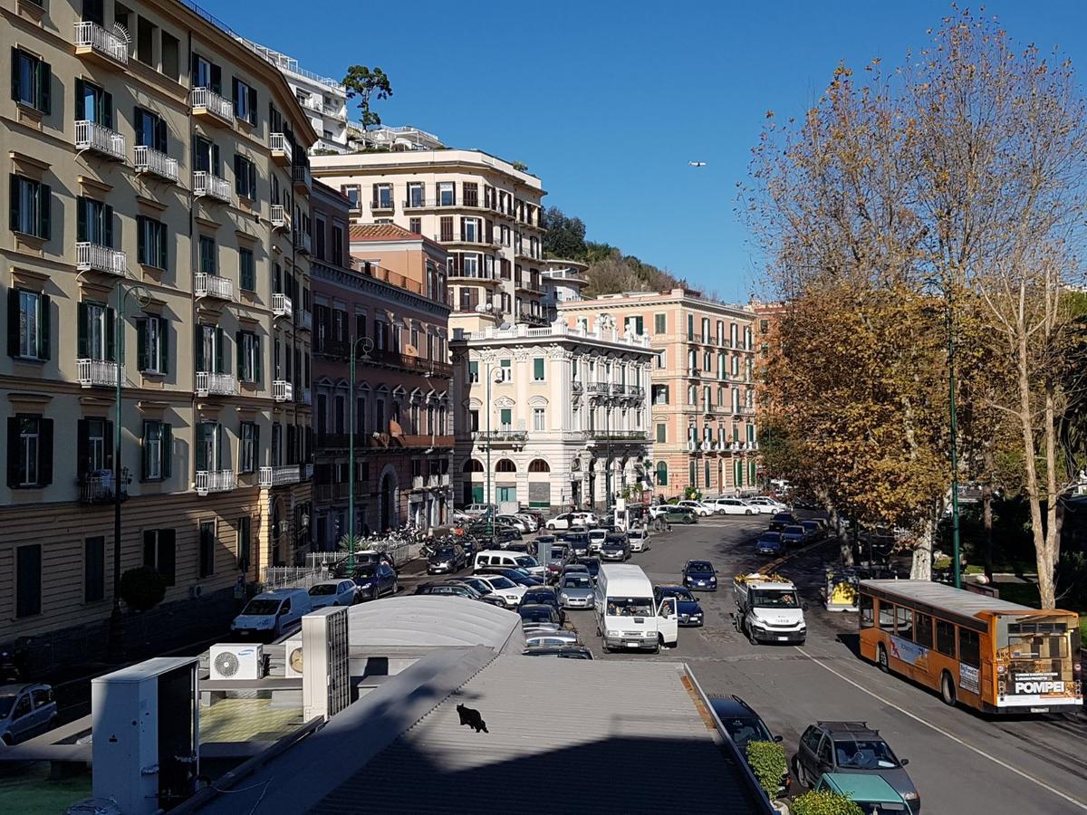 Napoli Lungomare Caracciolo Mon Amour Exterior photo