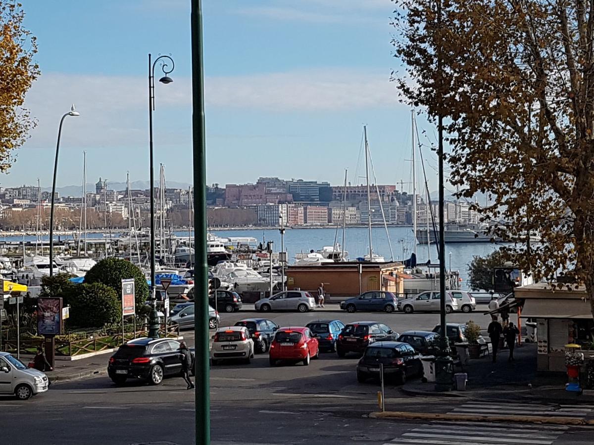 Napoli Lungomare Caracciolo Mon Amour Exterior photo