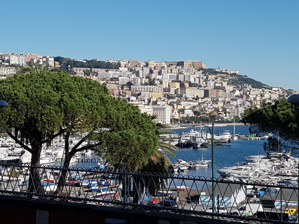 Napoli Lungomare Caracciolo Mon Amour Exterior photo