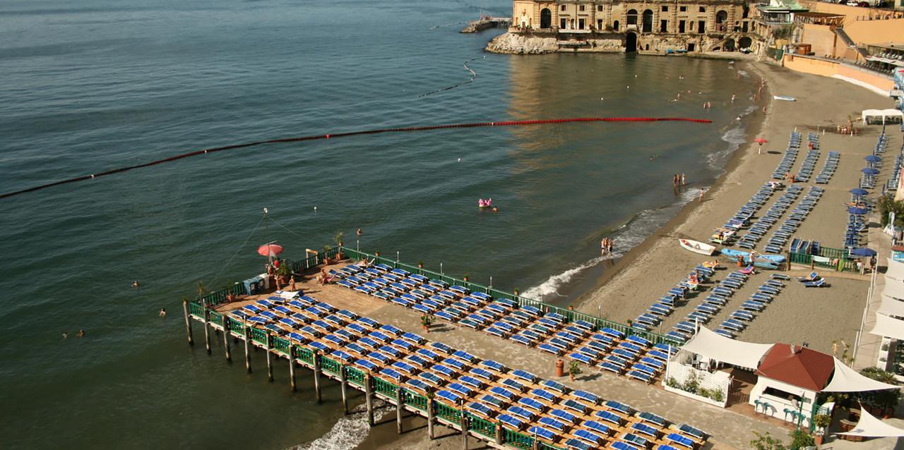 Napoli Lungomare Caracciolo Mon Amour Exterior photo