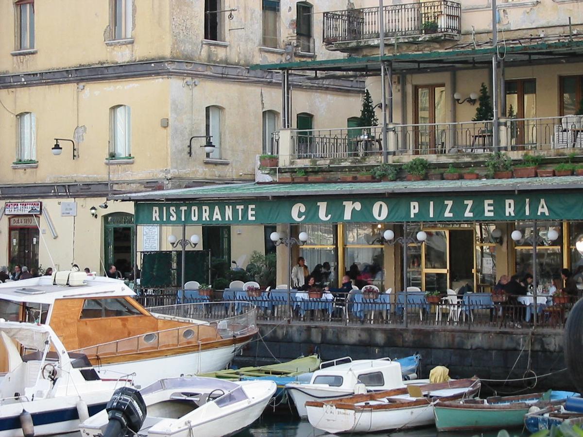 Napoli Lungomare Caracciolo Mon Amour Exterior photo