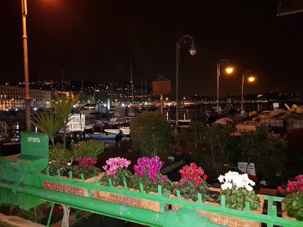 Napoli Lungomare Caracciolo Mon Amour Exterior photo